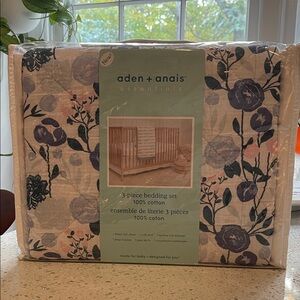 aden + anais Essentials Floral Bedding Set - Navy and White